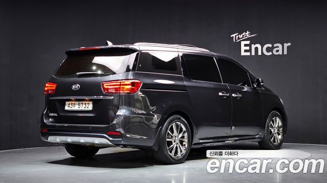 Kia Carnival 9-Seater Noblesse Special — пробег 75 097 км — фото 2 из 5