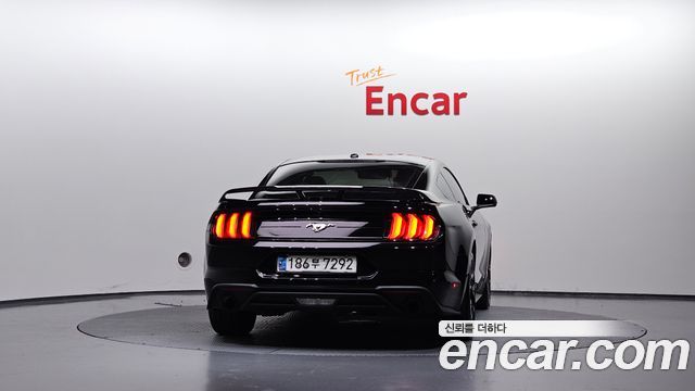 Ford Mustang Coupe — пробег 127 960 км — фото 4 из 5