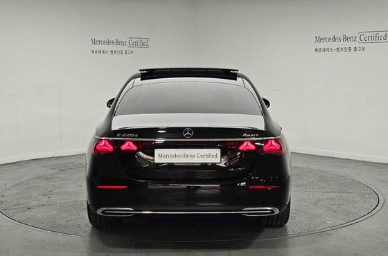 Mercedes-Benz E-Class E220d 4MATIC Exclusive — пробег 48 514 км — фото 4 из 5