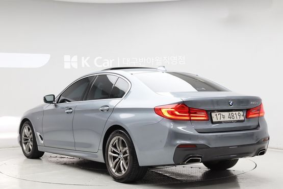 BMW 5-Series 520d M Sport Package Plus — пробег 72 806 км — фото 2 из 5