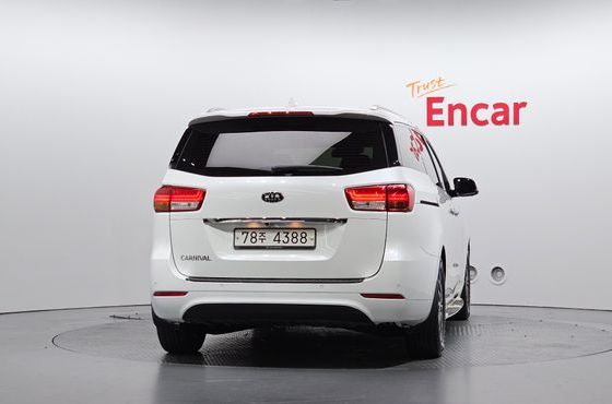 Kia Carnival 11-seater Prestige — пробег 82 450 км — фото 4 из 5