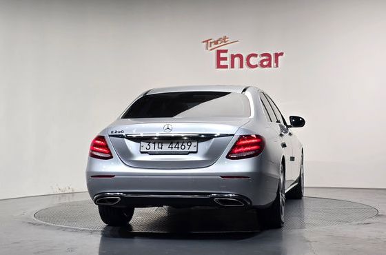 Mercedes-Benz E-Class E200 Avantgarde — пробег 90 504 км — фото 4 из 5