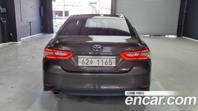 Toyota Camry 2.5 XLE Hybrid — пробег 111 945 км — фото 4 из 5