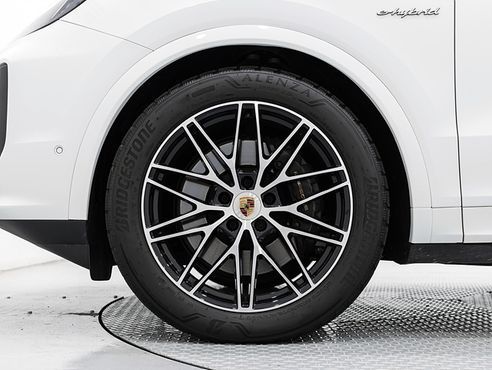 Porsche Cayenne 3.0 E-Hybrid — пробег 15 220 км — фото 5 из 5