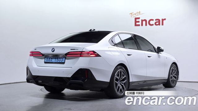 BMW i5 eDrive 40 M Sport — пробег 33 711 км — фото 2 из 5