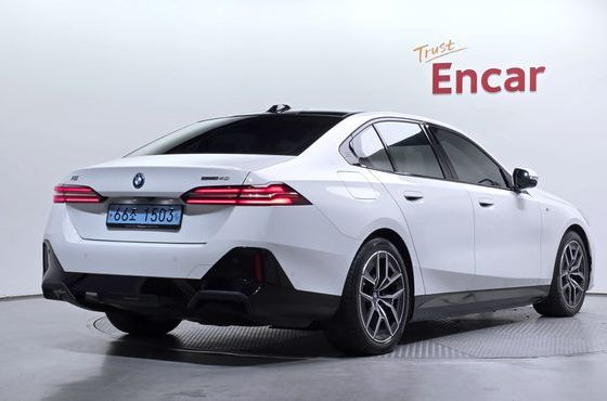 BMW i5 eDrive 40 M Sport — пробег 33 711 км — фото 2 из 5