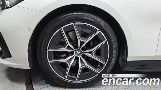 BMW i5 eDrive 40 M Sport — пробег 33 711 км — фото 5 из 5
