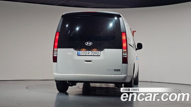 Hyundai Staria L3.5 Cargo 3-Seater Modern — пробег 3 952 км — фото 4 из 5
