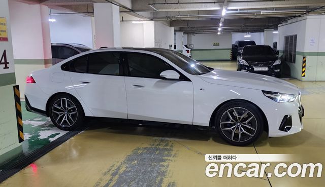 BMW 5-Series 520i M Sport — пробег 13 300 км — фото 2 из 5