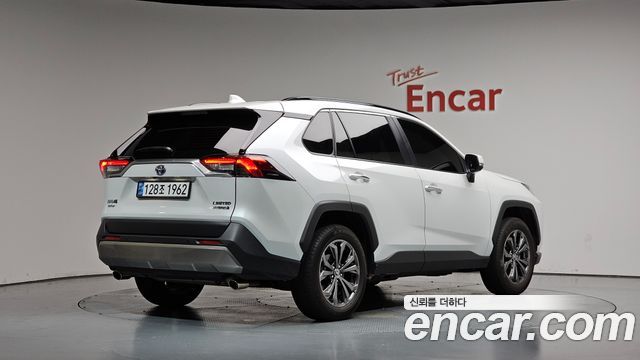 Toyota RAV4 2,5 4WD Hybrid LTD — пробег 18 546 км — фото 2 из 5