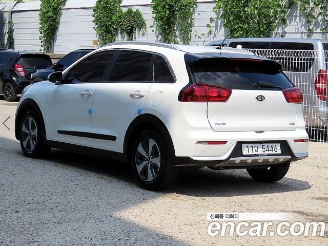 Kia Niro Luxury — пробег 171 833 км — фото 3 из 5