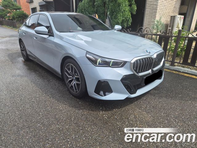 BMW 5-Series 520i M Sport — пробег 4 000 км — фото 1 из 5