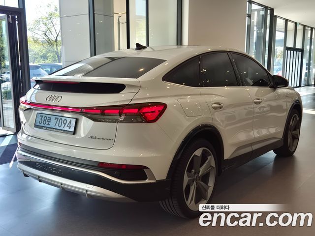 Audi Q4 e-tron 45 Premium Sportback — пробег 4 591 км — фото 2 из 5