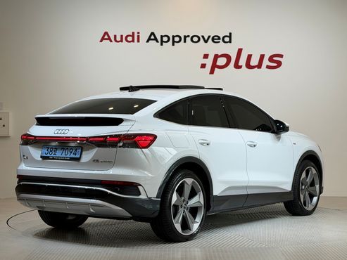 Audi Q4 e-tron 45 Premium Sportback — пробег 4 591 км — фото 2 из 5