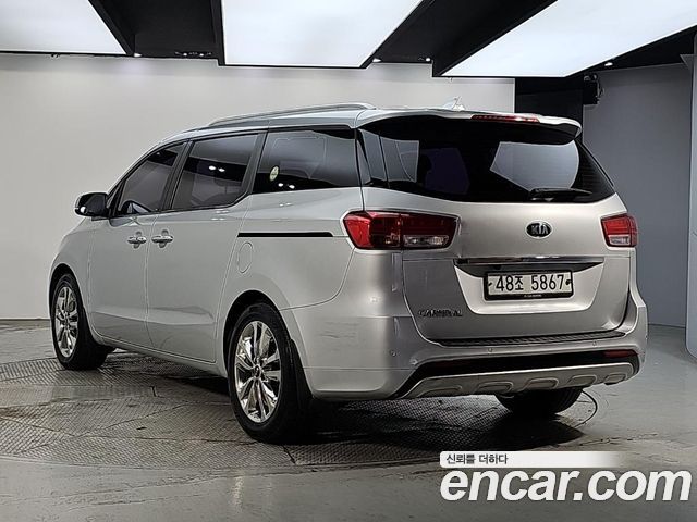 Kia Carnival 9-seater Prestige — пробег 182 864 км — фото 3 из 5