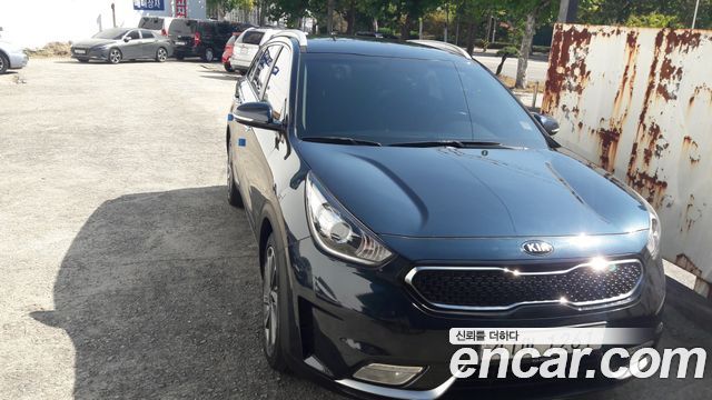 Kia Niro Prestige — пробег 98 081 км — фото 1 из 5