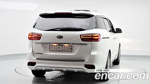 Kia Carnival из Кореи Encar