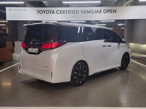 Toyota Alphard 2.5 HEV Executive AWD — пробег 7 615 км — фото 3 из 5