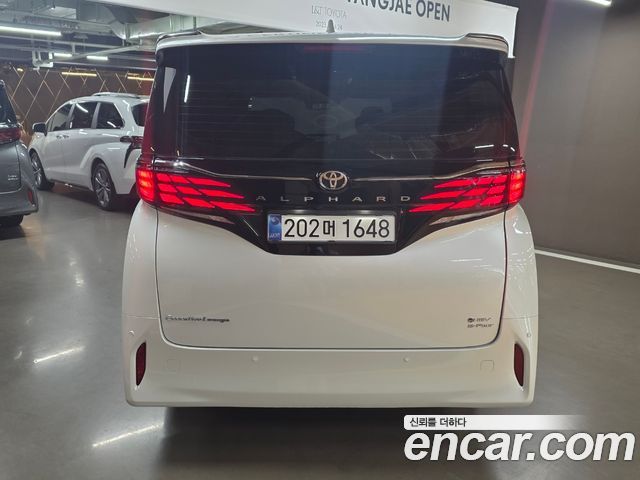 Toyota Alphard 2.5 HEV Executive AWD — пробег 7 615 км — фото 4 из 5
