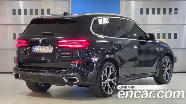 BMW X5 xDrive 45e M Sport — пробег 105 657 км — фото 2 из 5