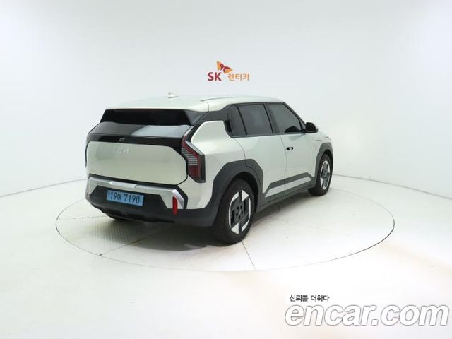 Kia EV3 Standard 2WD Air — пробег 35 131 км — фото 4 из 5