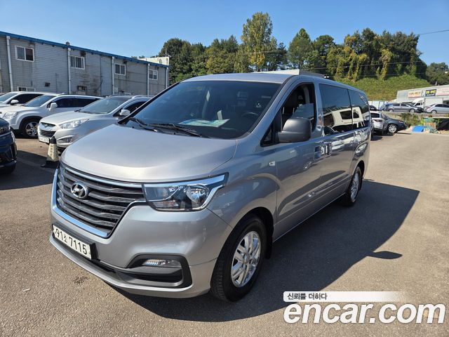Hyundai Starex Van 3-Seater Smart — пробег 70 000 км — фото 2 из 5