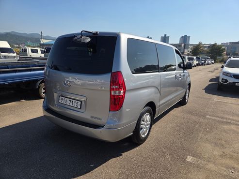 Hyundai Starex Van 3-Seater Smart — пробег 70 000 км — фото 3 из 5