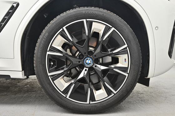 BMW iX3 M Sports — пробег 27 545 км — фото 5 из 5