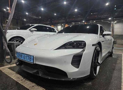 Porsche Taycan Turbo S — пробег 26 000 км — фото 1 из 5