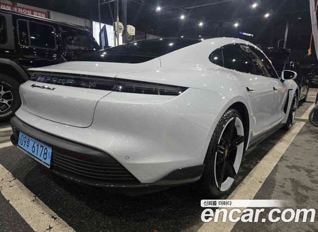 Porsche Taycan Turbo S — пробег 26 000 км — фото 2 из 5