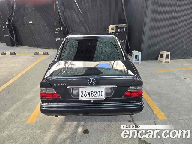 Mercedes-Benz E-Class из Кореи Encar
