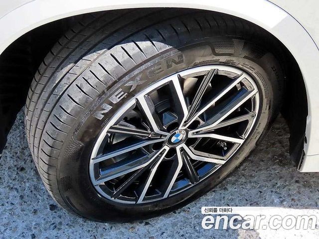 BMW iX1 eDrive 20 M Sport — пробег 1 044 км — фото 5 из 5