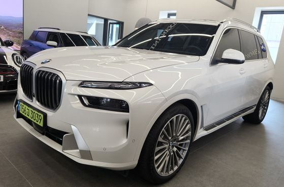 BMW X7 xDrive 40i Design Pure Excellence 7-Seater — пробег 7 041 км — фото 1 из 5