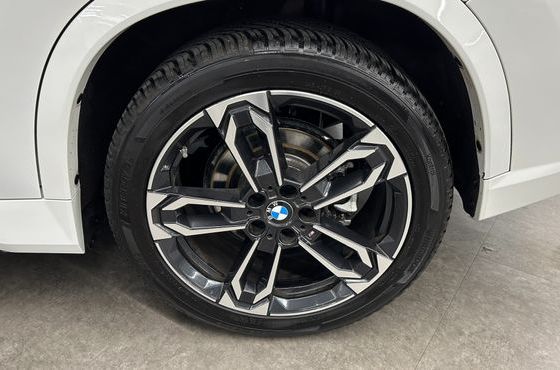 BMW X1 xDrive 20i M Sport — пробег 16 901 км — фото 5 из 5