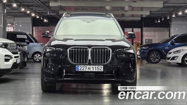 BMW X7 xDrive 40i M Sport 6STR — пробег 11 200 км — фото 1 из 5