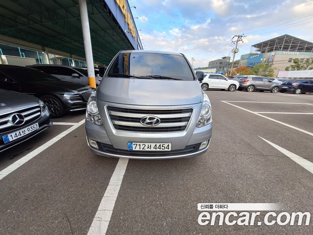 Hyundai Starex 11-Seater Wagon Modern — пробег 200 000 км — фото 3 из 5