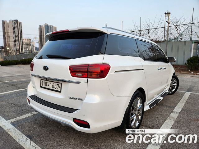 Kia Carnival 7-Seater Limousine VIP — пробег 129 000 км — фото 2 из 5