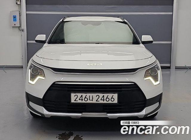 Kia Niro Prestige — пробег 15 748 км — фото 2 из 5