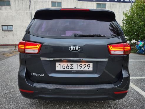 Kia Carnival 9-seater Prestige — пробег 150 000 км — фото 2 из 5