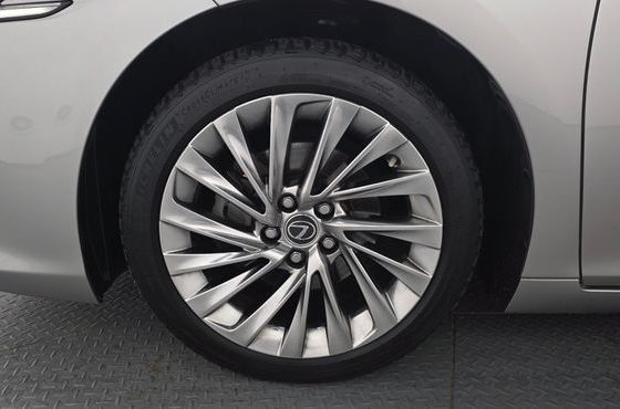 Lexus ES Luxury Plus — пробег 153 535 км — фото 5 из 5