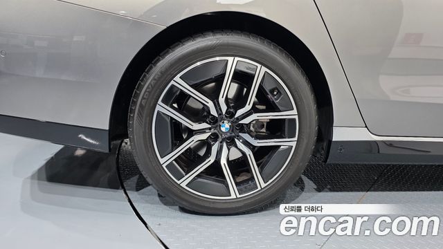 BMW 7-Series 740i xDrive M Sport — пробег 3 136 км — фото 5 из 5