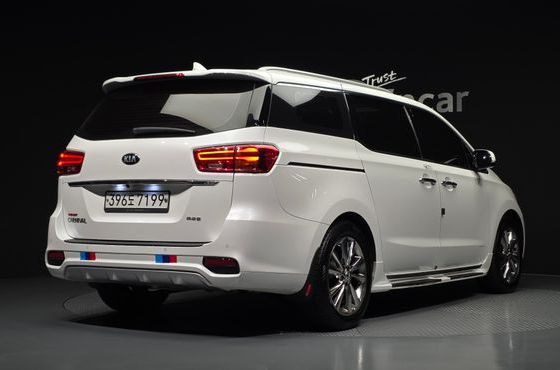 Kia Carnival 9-Seater Prstige — пробег 106 171 км — фото 2 из 5