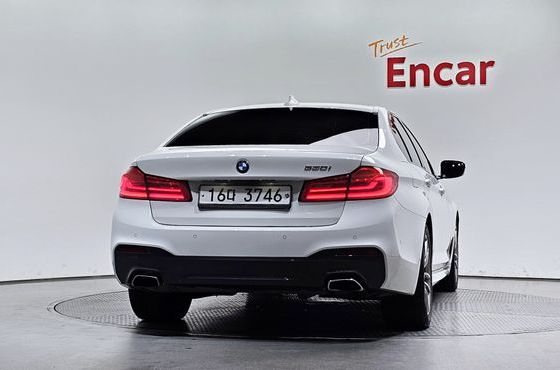 BMW 5-Series 530i M Sport Package Plus — пробег 129 379 км — фото 4 из 5