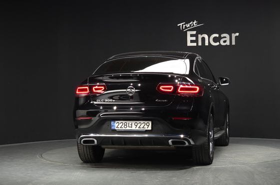 Mercedes-Benz GLC-Class GLC300e 4MATIC Coupe — пробег 56 793 км — фото 4 из 5