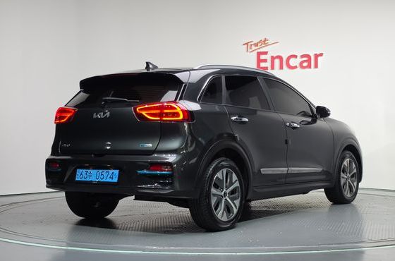Kia Niro Prestige — пробег 145 833 км — фото 2 из 5