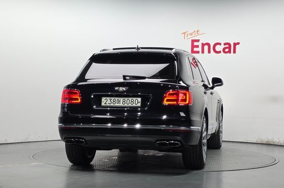 Bentley Bentayga 4.0 V8 — пробег 90 536 км — фото 4 из 5