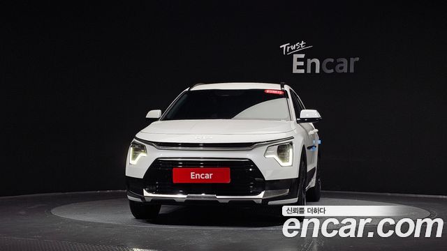 Kia Niro Signature — пробег 4 097 км — фото 3 из 5