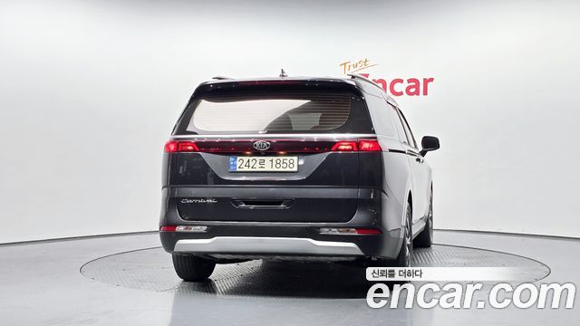 Kia Carnival Diesel 9-Seater Prestige — пробег 102 984 км — фото 4 из 5