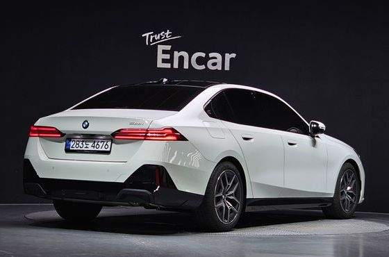 BMW 5-Series 520i M Sport — пробег 8 876 км — фото 2 из 5