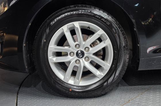Kia K5 Deluxe — пробег 71 145 км — фото 5 из 5